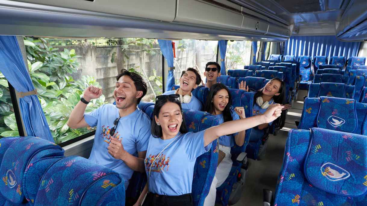 Sewa Bus Pariwisata untuk Gathering Kantor